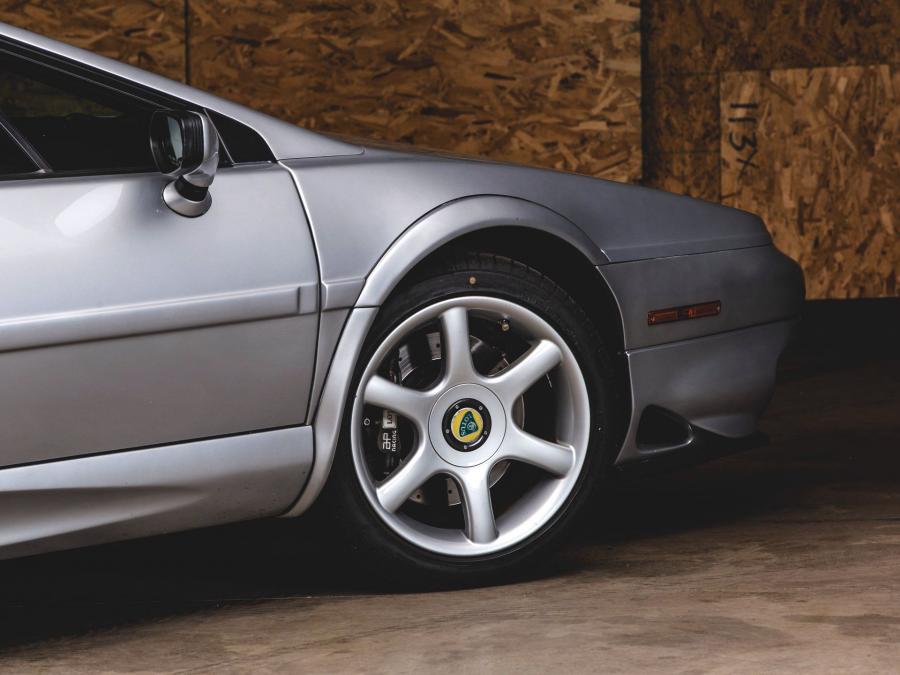Детали экстерьера Lotus Esprit V8 SE 2001 года  (фото 51 из 66)